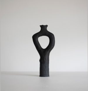 Kerryn Levy Onishi Vase 19.51 - Ceramic Sculptures