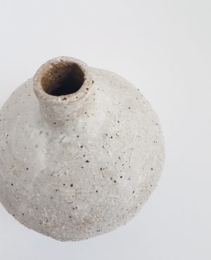 Katarina Wells - Chalk Vase 4 - Ceramic Sculpture