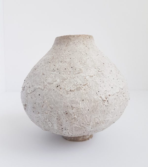 Katarina Wells - Chalk Vase 3 - Ceramic Sculpture