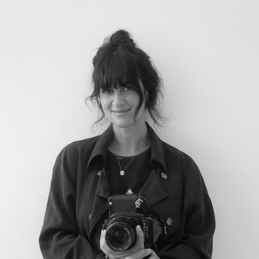 Lilli Waters - Artist portrait with camera