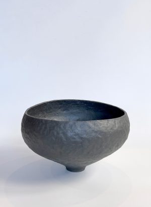 Katarina Wells, Wavy Rimmed Bowl, ceramic sculpture.